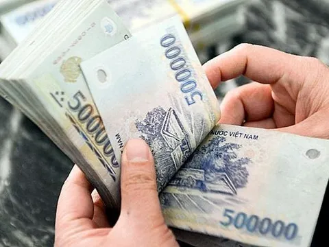 Chính phủ đề xuất cải cách tiền lương, tăng lương để bù trượt giá