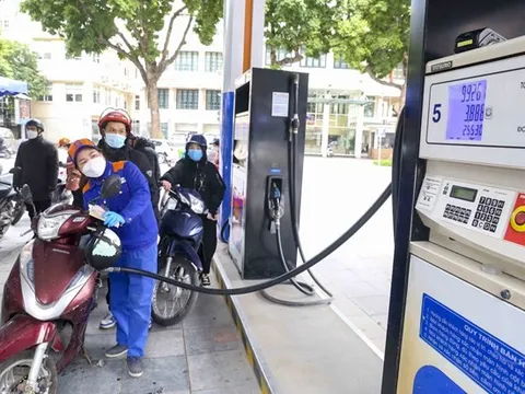 Giá xăng E5 và RON95-III cùng bật tăng sau khi giảm 2 lần liên tiếp