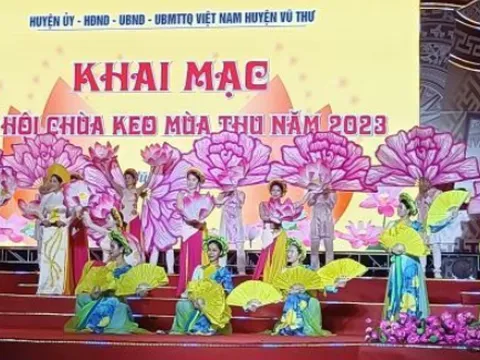 Lung linh sắc màu trong đêm lễ hội về miền di sản chùa Keo