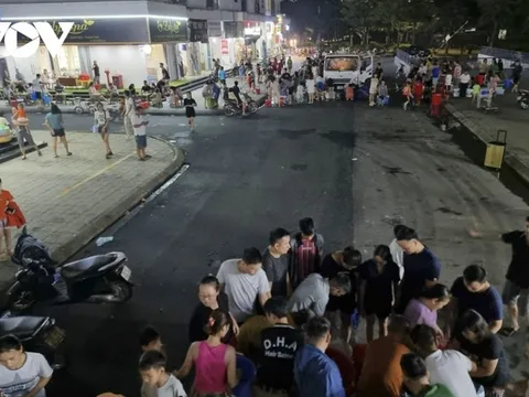 Khổ như... dân chung cư mất nước!