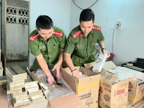 Thừa Thiên Huế: Tạm giữ hình sự đối tượng tàng trữ 13.000 gói thuốc lá lậu