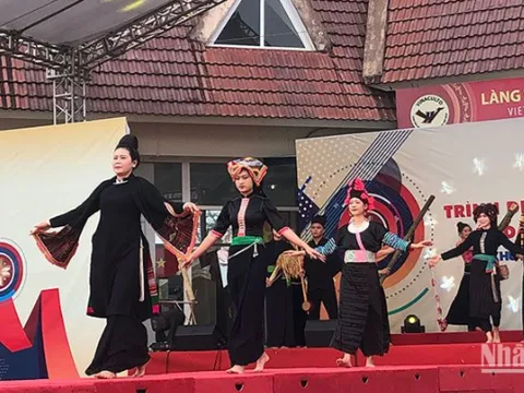 Tháng 11 “Đại đoàn kết - Cội nguồn dân tộc” tại Làng Văn hóa-Du lịch các dân tộc Việt Nam