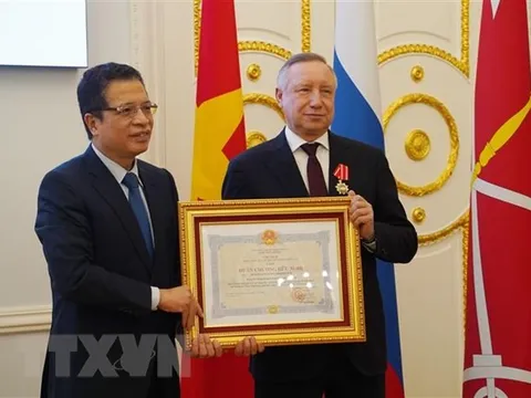 Trao huân chương Hữu nghị cho Thành phố St. Petersburg của Nga