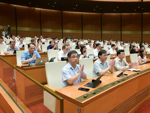 Quốc hội quyết cải cách tiền lương, tăng lương hưu từ ngày 1-7-2024