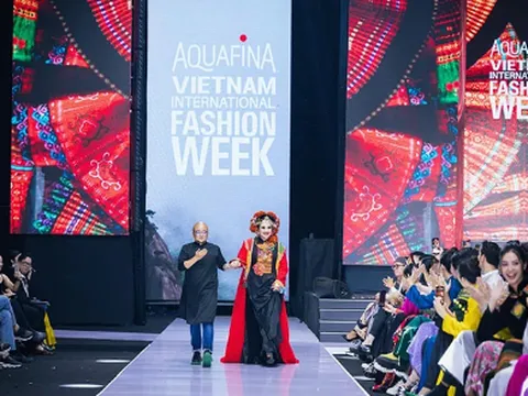 “Xanh hóa” thời trang