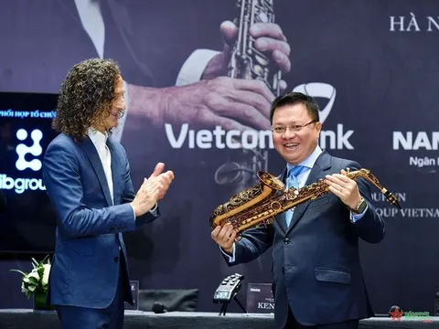 Bán đấu giá kèn của huyền thoại âm nhạc Kenny G với mục đích thiện nguyện