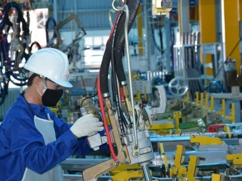 Thủ tướng yêu cầu tháo gỡ khó khăn, hỗ trợ doanh nghiệp phục hồi sản xuất