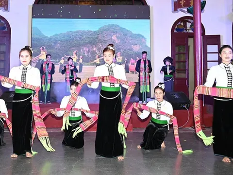 Lan tỏa vẻ đẹp những điệu xòe Thái vùng Tây Bắc