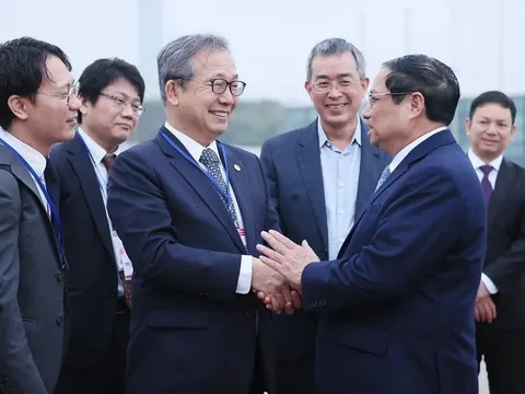 Thủ tướng lên đường dự Hội nghị Cấp cao kỷ niệm 50 năm quan hệ ASEAN-Nhật Bản