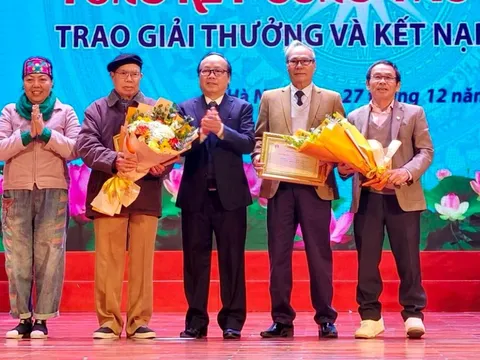 Hội Nhà văn Hà Nội trao giải thưởng các tác giả, tác phẩm văn học xuất sắc