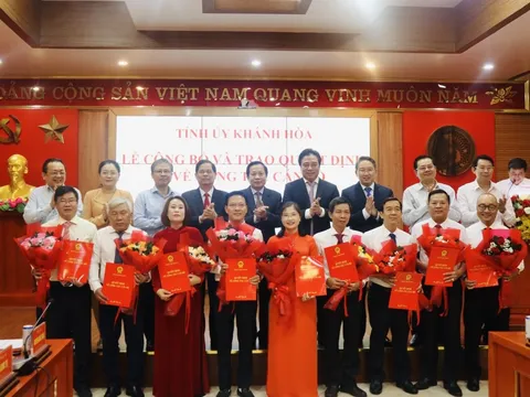 Khánh Hòa công bố và trao quyết định điều động, bổ nhiệm nhiều cán bộ