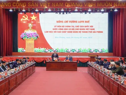 Chủ tịch Quốc hội Vương Đình Huệ làm việc với Ban Chấp hành Đảng bộ TP Hải Phòng