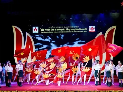 Chuyên nghiệp hóa lý luận, phê bình văn học nghệ thuật