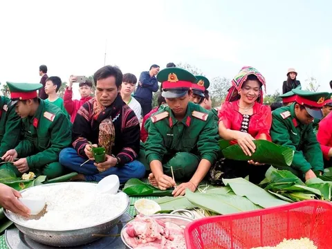 Gần 500 phần quà sẽ được trao cho gia đình chính sách trong chương trình “Bánh chưng xanh - Tết vì người nghèo”