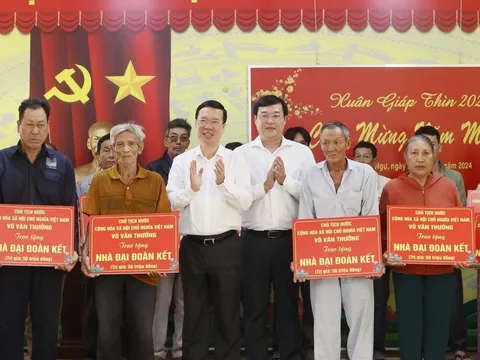 Chủ tịch nước Võ Văn Thưởng chúc Tết nhân dân, cán bộ, chiến sỹ tại Đồng Tháp