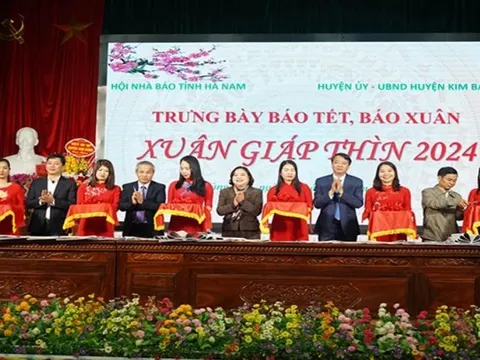 Hội Nhà báo tỉnh Hà Nam khai mạc trưng bày báo Tết, báo Xuân Giáp Thìn