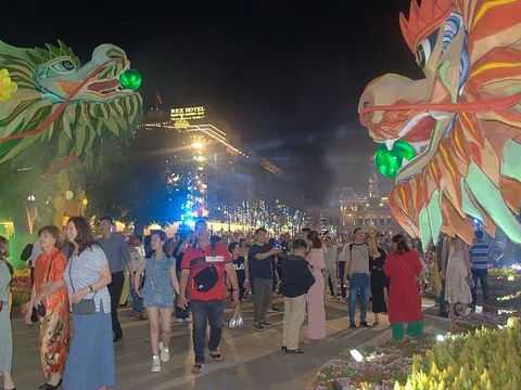 TP. Hồ Chí Minh: Đường hoa Nguyễn Huệ đón hơn 1,2 triệu lượt khách du xuân, thưởng ngoạn