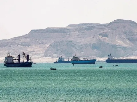 Doanh thu của Kênh đào Suez giảm 40-50% do các cuộc tấn công của Houthi