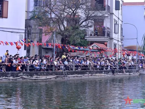 Lễ hội bắt vịt tại làng Lại Yên
