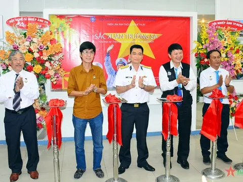 Triển lãm 120 ảnh thời sự nghệ thuật “Sắc xuân Trường Sa”
