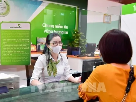 Lãi suất tiết kiệm ngân hàng tiếp tục giảm