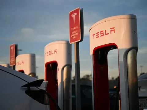 Nhà máy của hãng xe Tesla ở Đức tạm dừng sản xuất sau vụ nghi phóng hỏa