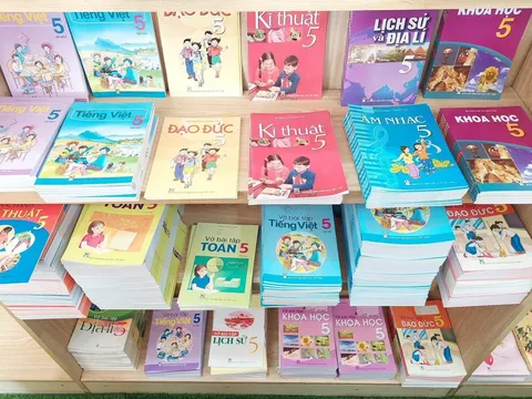 Đánh giá việc triển khai đổi mới chương trình, sách giáo khoa giáo dục phổ thông