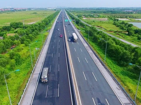 Thủ tướng chỉ đạo khẩn trương hoàn thiện, ban hành Quy chuẩn kỹ thuật quốc gia về đường bộ cao tốc