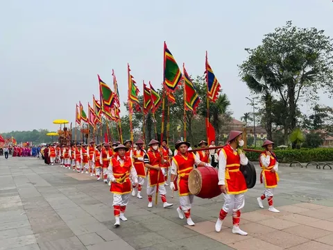 Độc đáo nghi lễ rước kiệu về Đền Hùng