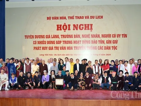 Vinh danh 128 già làng trưởng bản, nghệ nhân, người uy tín trong “Ngày Văn hóa các dân tộc Việt Nam”
