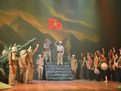 “Điện Biên vẫy gọi” - bản anh hùng ca thời đại Hồ Chí Minh