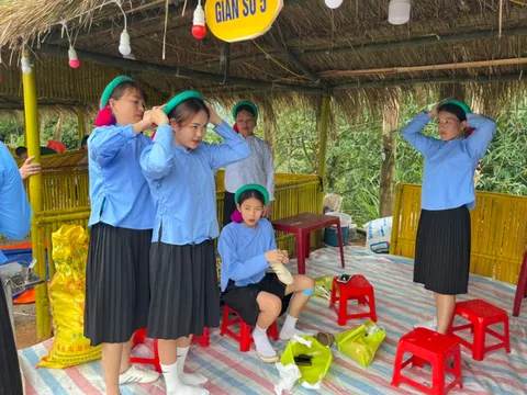 Trao tâm tình qua câu ca Soóng cọ