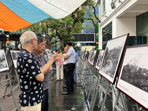 Bản anh hùng ca bằng ảnh