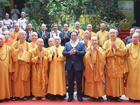 Thủ tướng dự Đại lễ Phật đản với chức sắc, tăng ni, Phật tử tại chùa Quán Sứ, Hà Nội