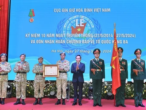 Cục Gìn giữ hoà bình đón nhận Huân chương Bảo vệ Tổ quốc hạng Ba