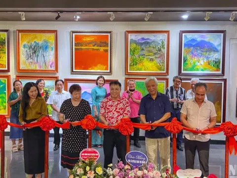 Họa sĩ Quỳnh Thơm mang “Sắc quê” đến với công chúng Thủ đô
