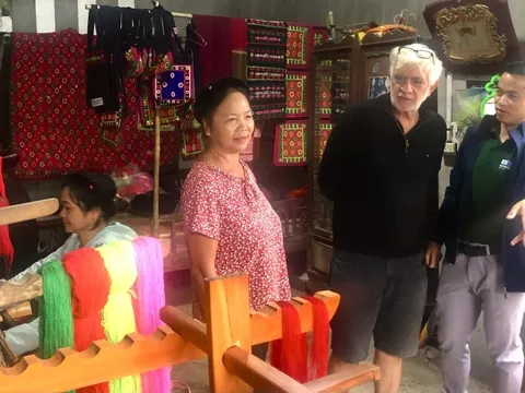 Thổ cẩm Cao Bằng được quảng bá tại Hội nghị khu vực châu Á - Thái Bình Dương