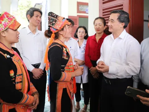 Nâng cao chất lượng, tiêu chuẩn của đội ngũ nhân viên y tế thôn, bản và cô đỡ thôn, bản