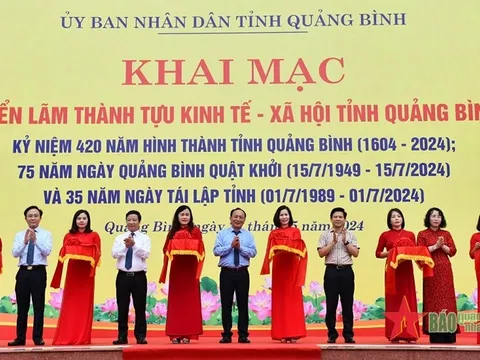​Khai mạc Triển lãm "Quảng Bình hào khí 420 năm"