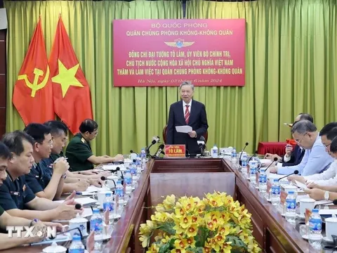 Chủ tịch nước thăm và làm việc tại Quân chủng Phòng không-Không quân