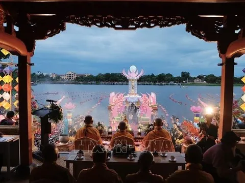 Thừa Thiên Huế: Lễ hội hoa đăng trên sông Hương