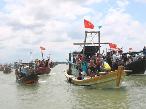 Rộn ràng lễ hội cúng biển Mỹ Long ở Trà Vinh