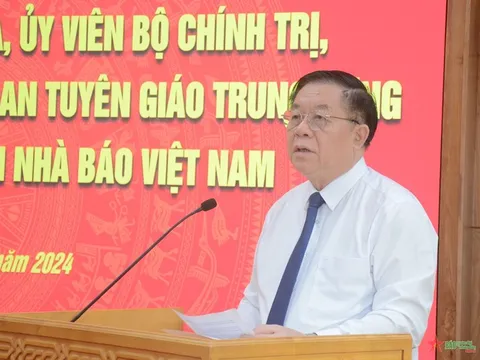 Đồng chí Nguyễn Trọng Nghĩa làm việc với Đảng đoàn Hội Nhà báo Việt Nam