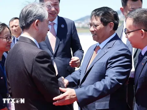 Thủ tướng Phạm Minh Chính tới Trung Quốc, bắt đầu tham dự Hội nghị WEF Đại Liên