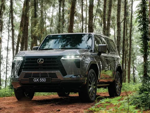 Lexus GX 550 cửa sổ trời mới chính thức có mặt tại Việt Nam, giá bán từ 6,2 tỷ đồng