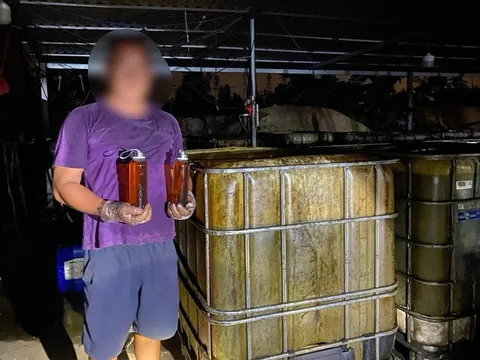 Bình Thuận: Đào hào, đắp đất thành vòng bảo vệ làm nơi tái chế nhớt thải