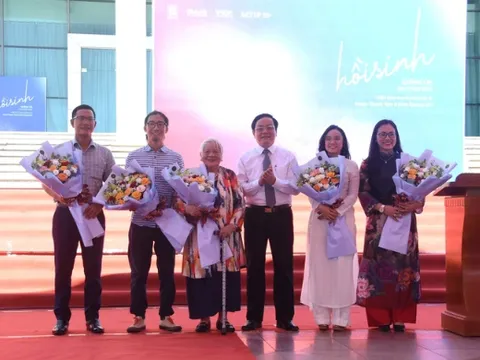 Khai mạc triển lãm tranh “Hồi sinh”