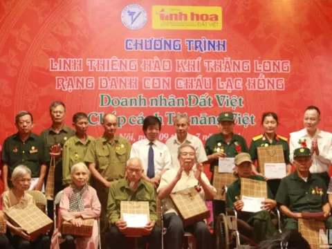 Tri ân các Bà mẹ Việt Nam Anh hùng và cựu tù chính trị