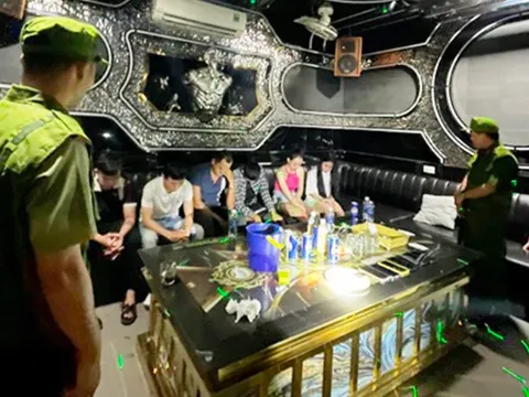 Phát hiện 8 nam, nữ thanh niên sử dụng trái phép chất ma túy trong quán karaoke