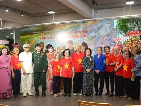 Khai mạc triển lãm và ra mắt sách ảnh “70 năm Chiến thắng Điện Biên Phủ: Vang mãi bản hùng ca”